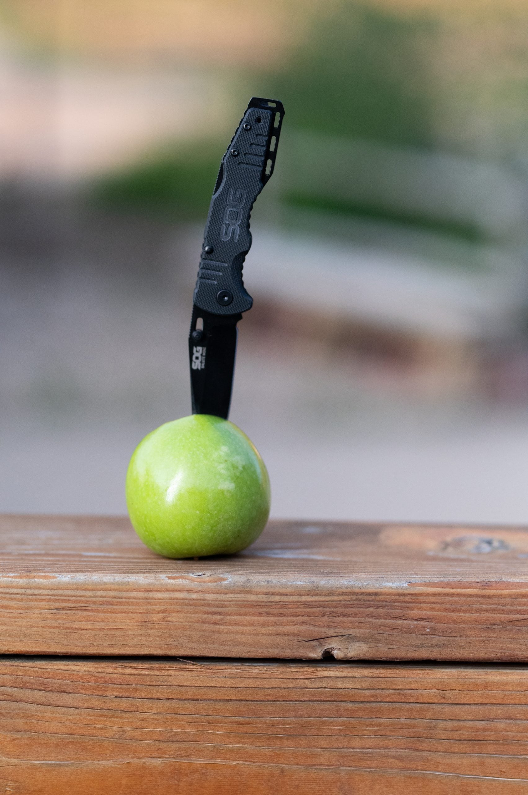 apple with knife